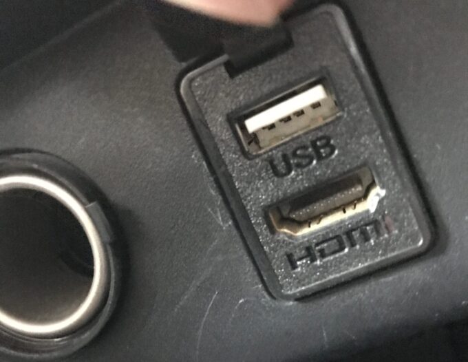 車のHDMI端子