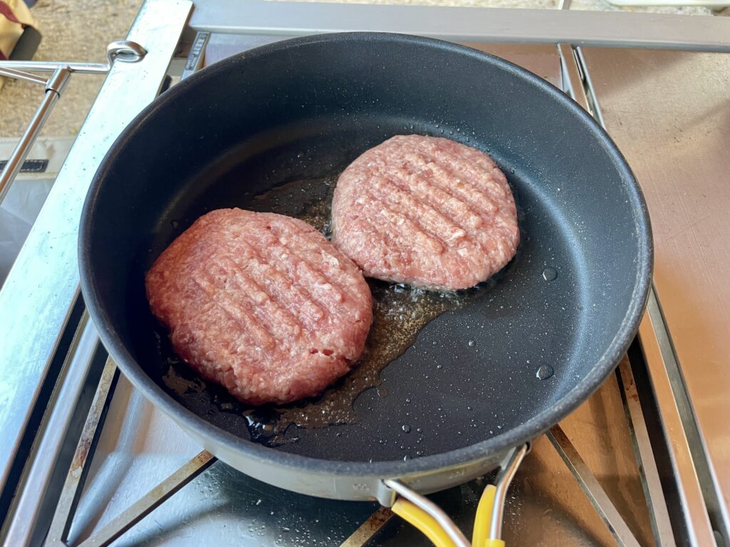 フライドポテトとハンバーガー