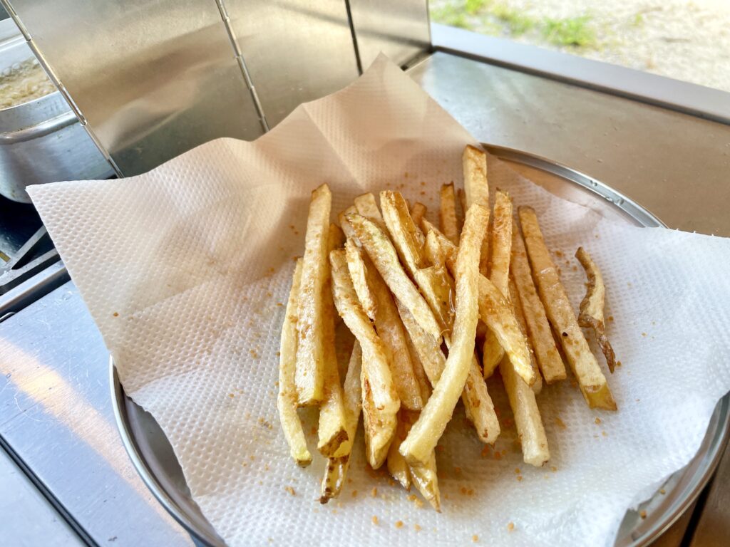 フライドポテトとハンバーガー